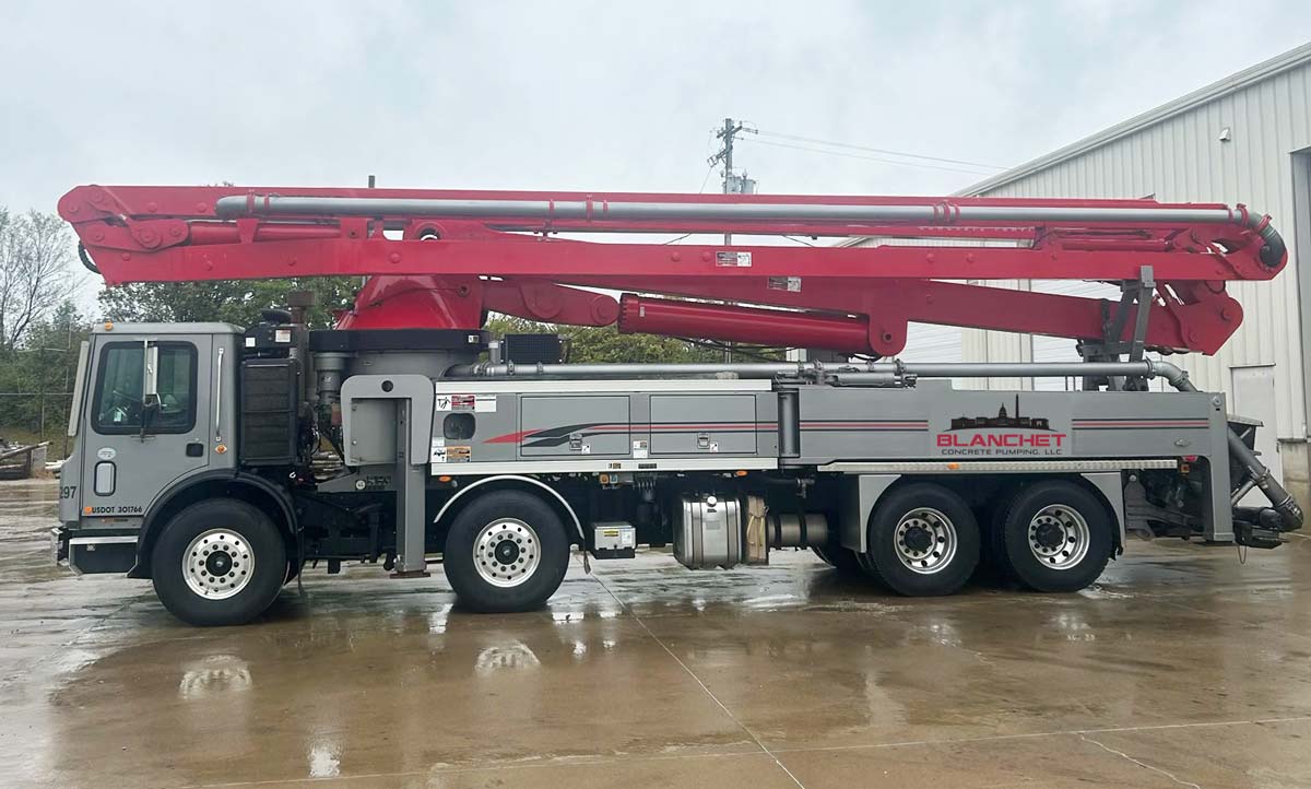 Schwing 47 meter concrete pump